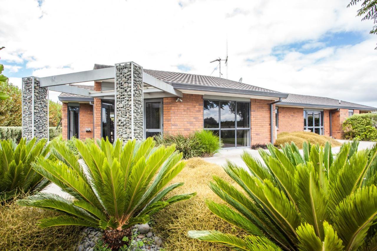 Unique Equestrian Lifestyle Bed & Breakfast Tamahere Exterior foto