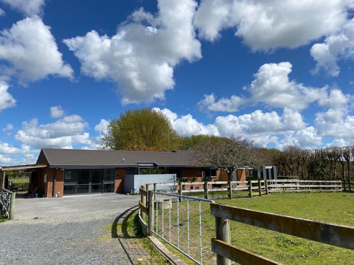 Unique Equestrian Lifestyle Bed & Breakfast Tamahere Exterior foto