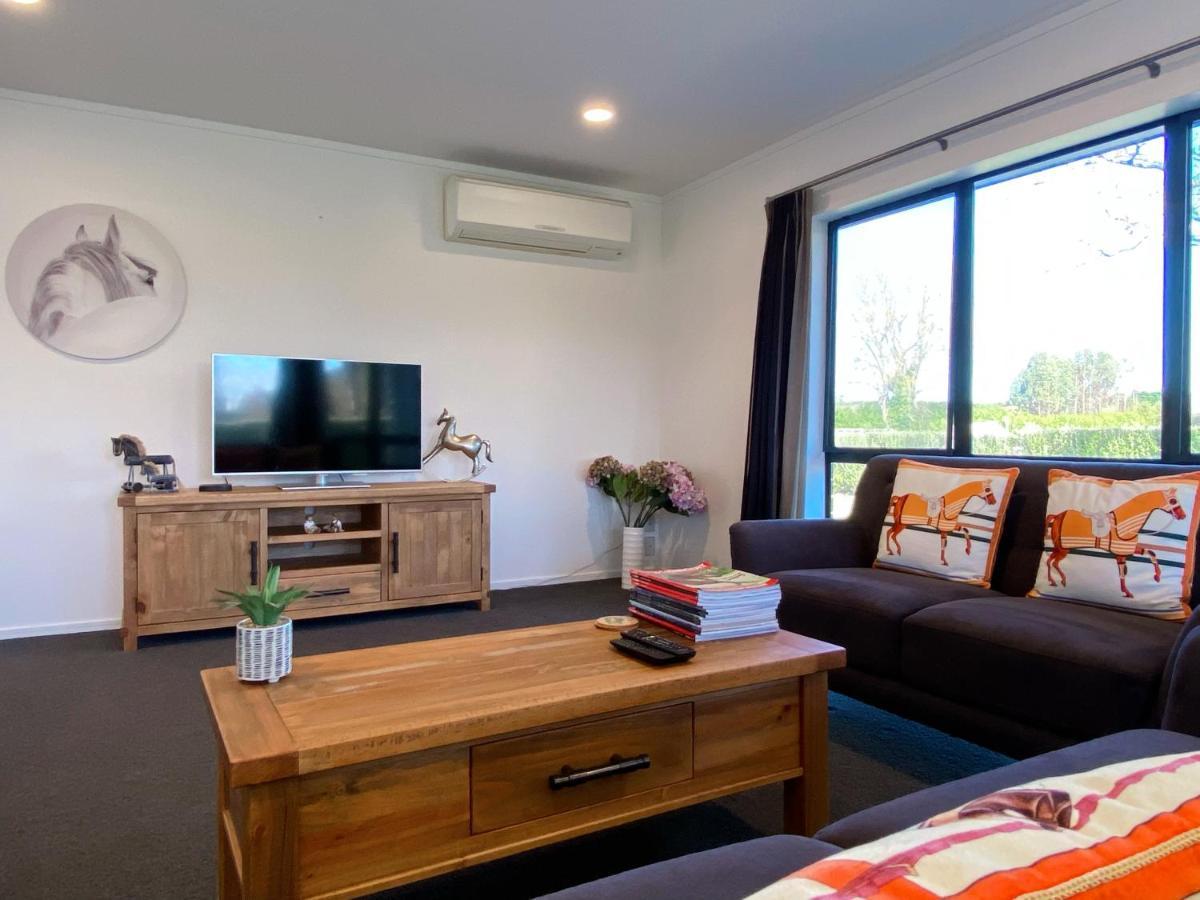 Unique Equestrian Lifestyle Bed & Breakfast Tamahere Exterior foto