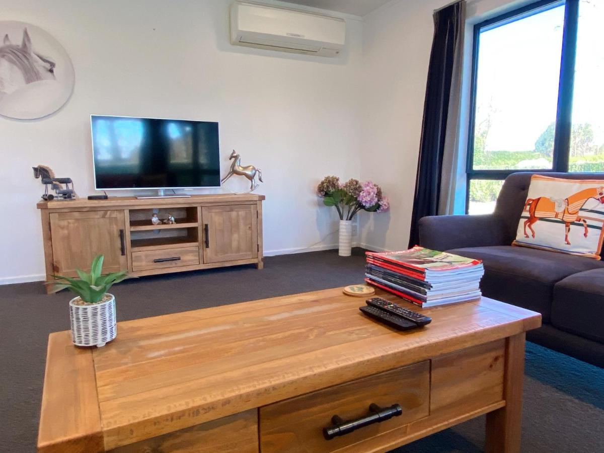 Unique Equestrian Lifestyle Bed & Breakfast Tamahere Exterior foto