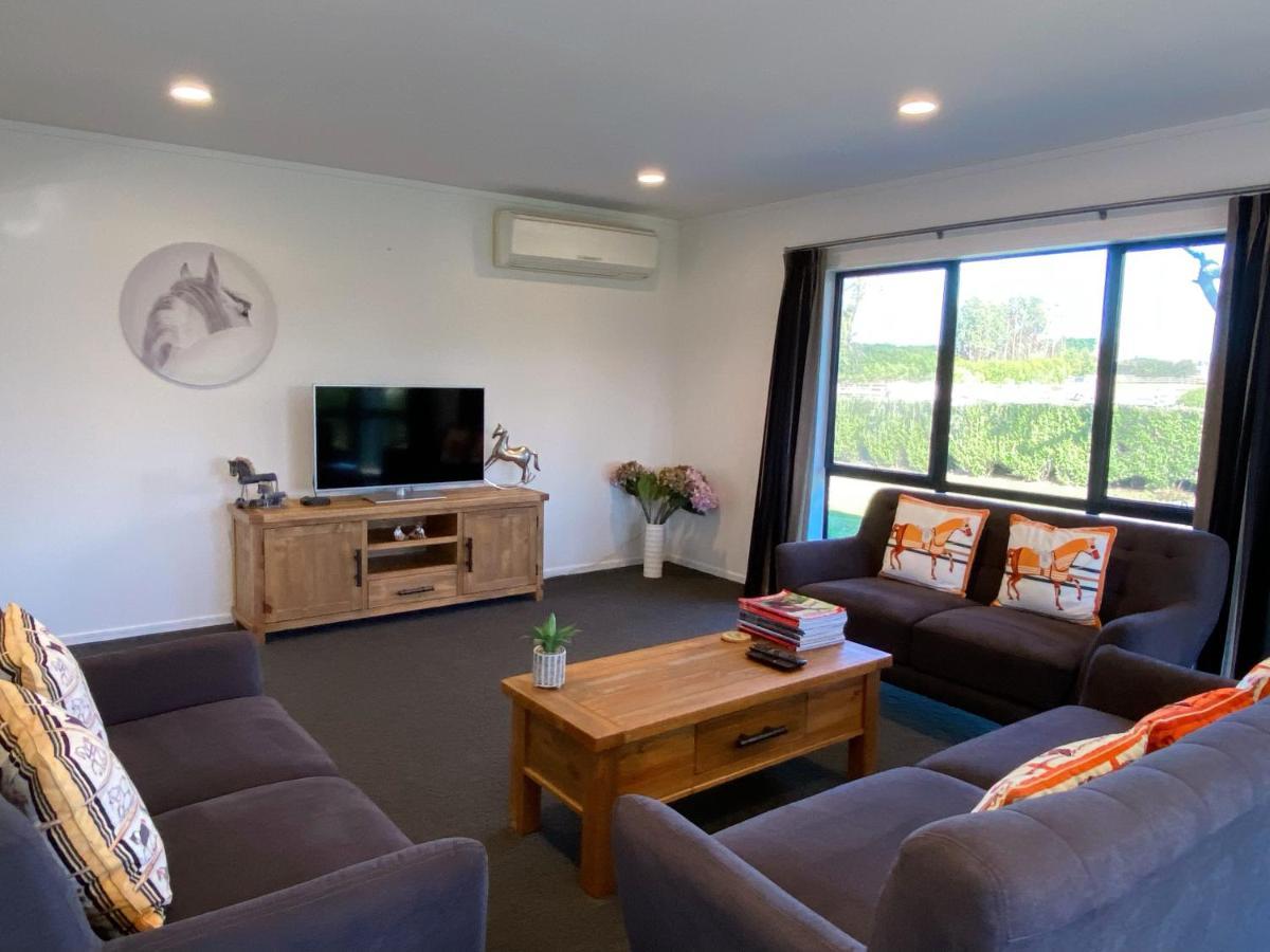 Unique Equestrian Lifestyle Bed & Breakfast Tamahere Exterior foto